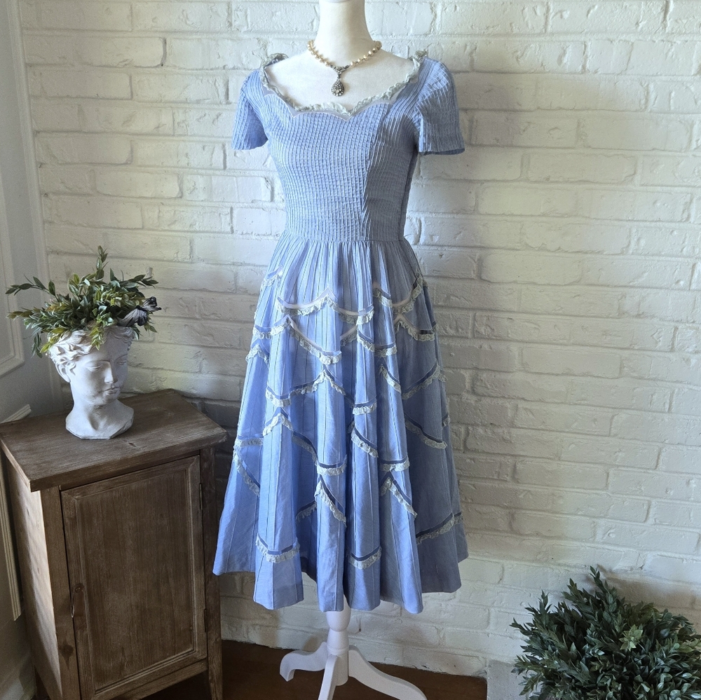 Cornflower Blue Lace Scallop Cotton Chambray Party Dress, XS, 1950s Tea Style